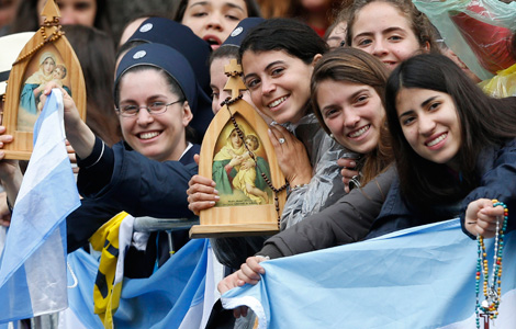 World Youth Day pilgrims hold rosaries and icons as they wait for Pope Francis to arrive. (CNS photo/Paul Haring)