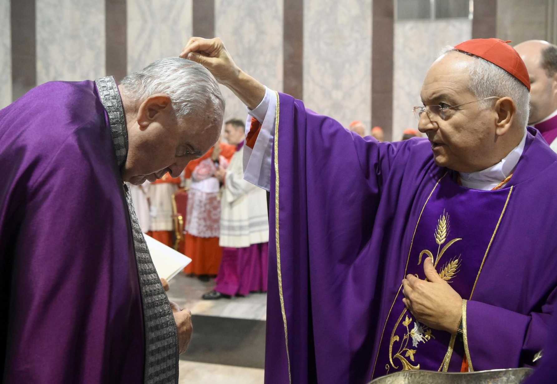 Pope says Lent is time to let go of the frivolous, to choose truth, love
