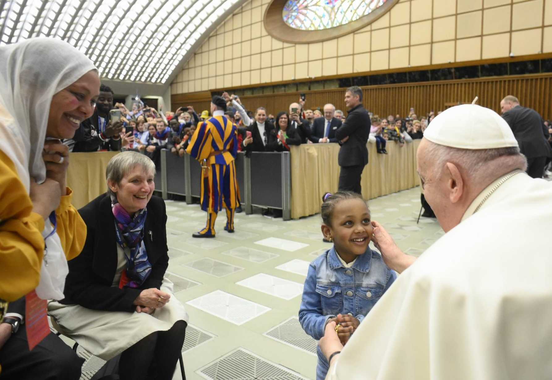 Welcoming migrants, refugees is first step toward peace, pope says