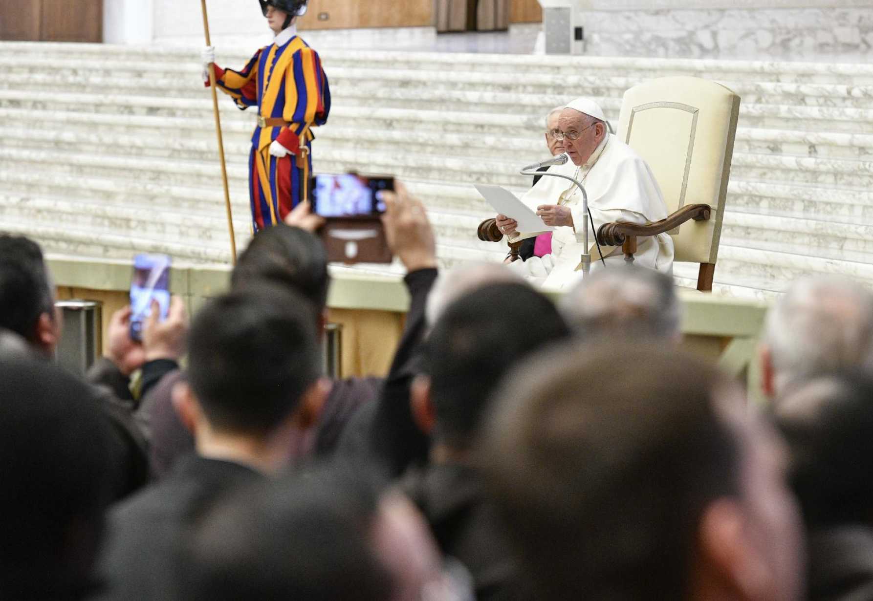 Confession is 'encounter of love' that fights evil, pope tells priests