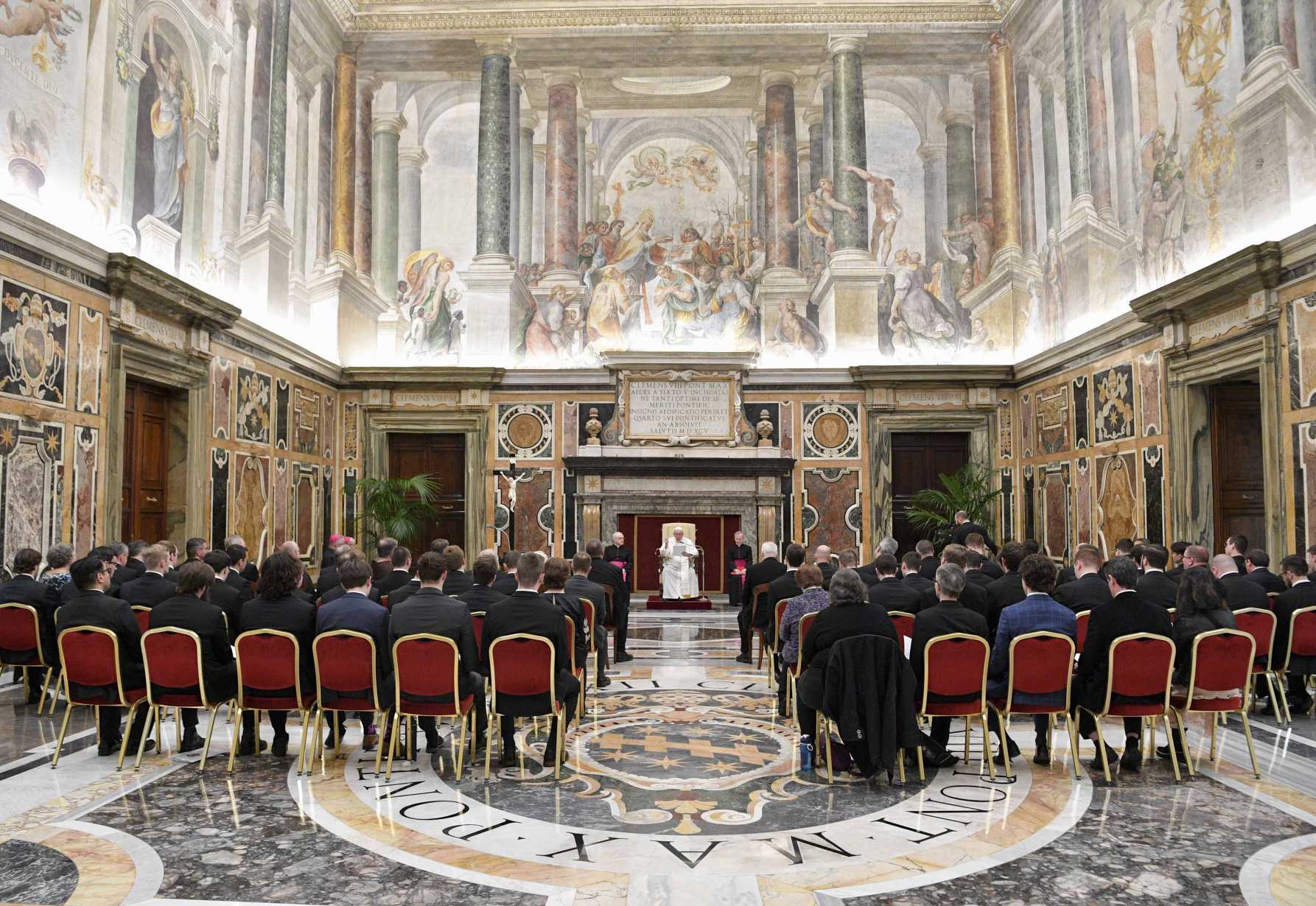 Learn from the synod, be 'missionary disciples,' pope tells U.S. seminarians
