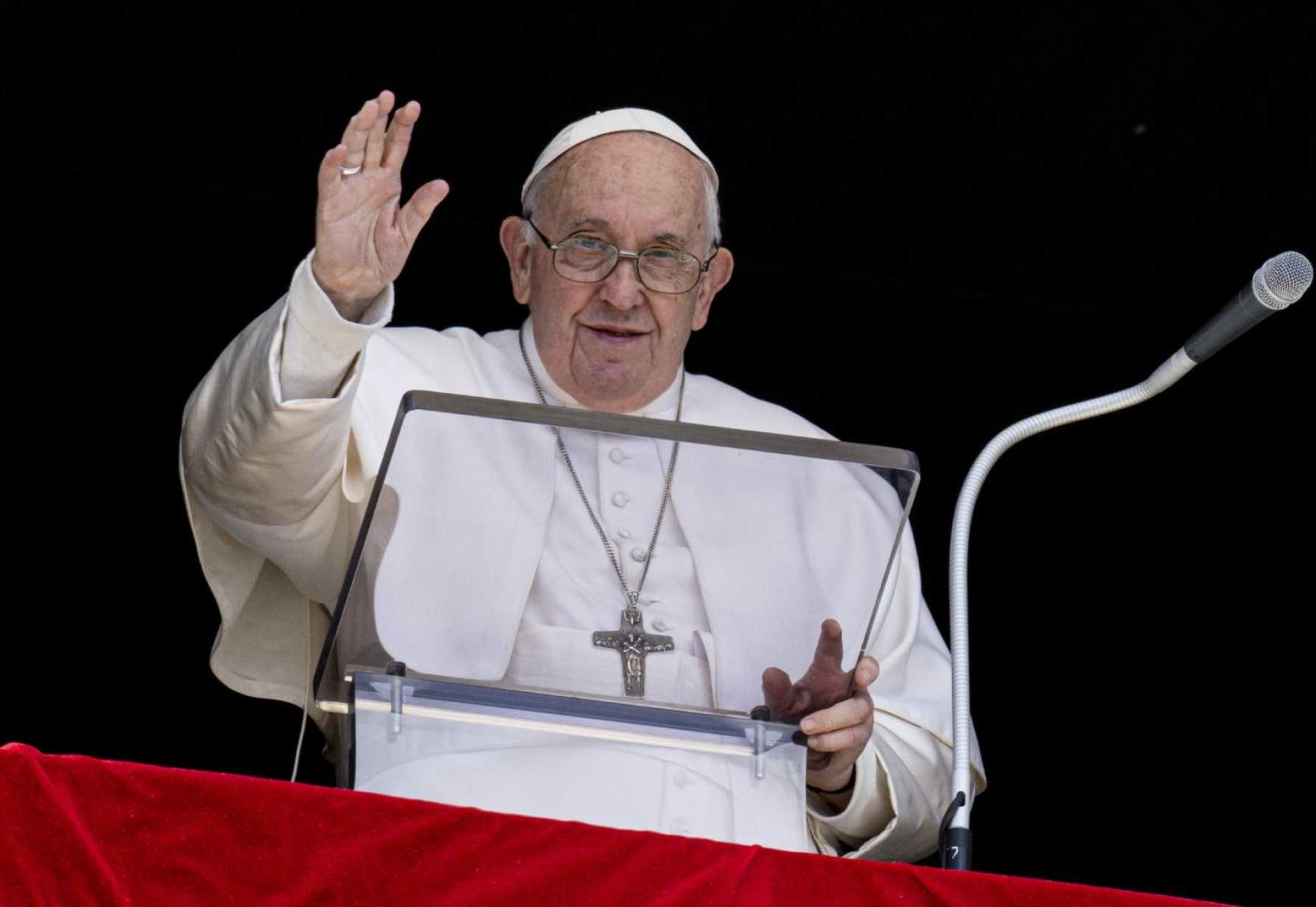 People wounded in life should find welcome in the church, pope says
