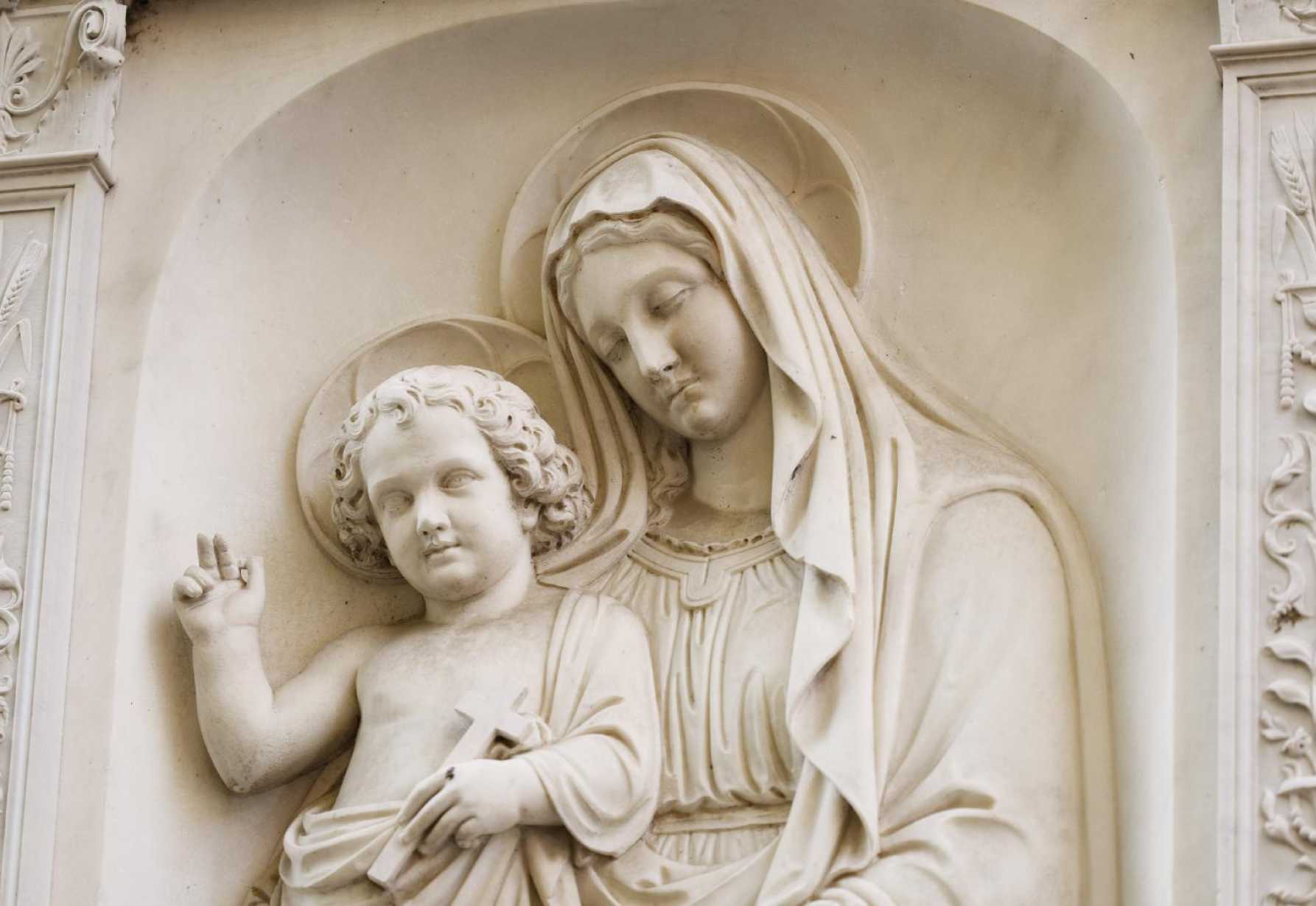 Sculpture of Mary