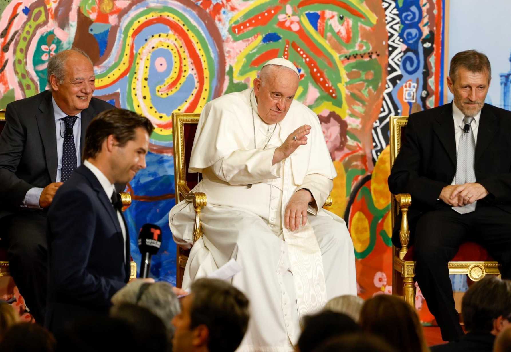 Pope Francis says situation at U.S.-Mexico border is 'serious problem'