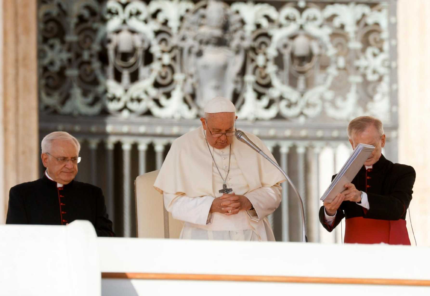 Pope condemns terrorism, but expresses concern for Gaza civilians