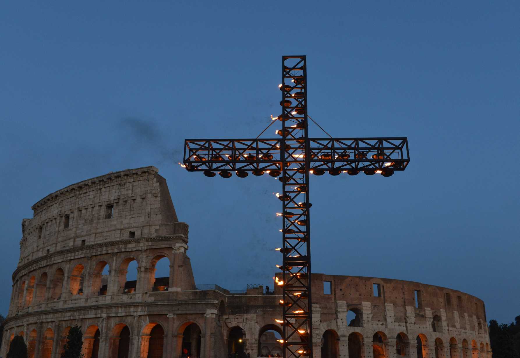 Pope writes meditations for Via Crucis at Colosseum, Vatican says