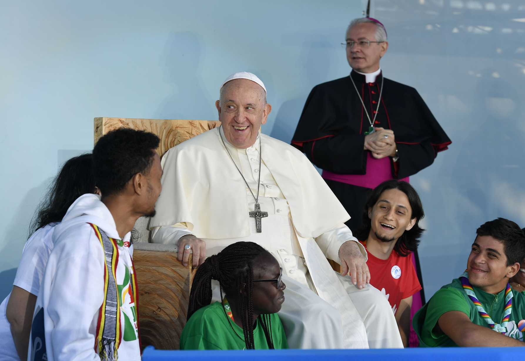 Young people are the living hope of a missionary church, pope says