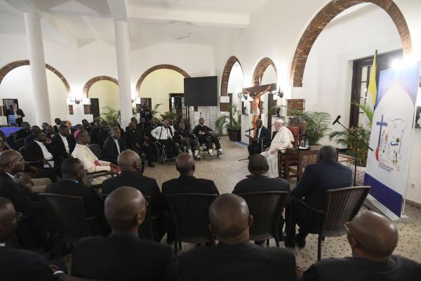 Pope Francis meets Jesuits in Congo