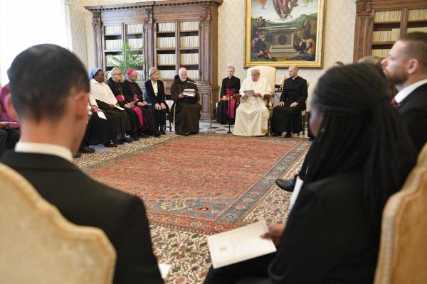 Pope with safeguarding commission