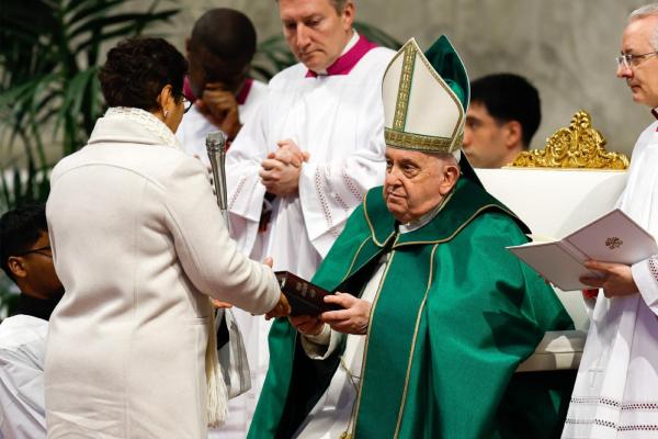 Pope Francis gives Bible to lector