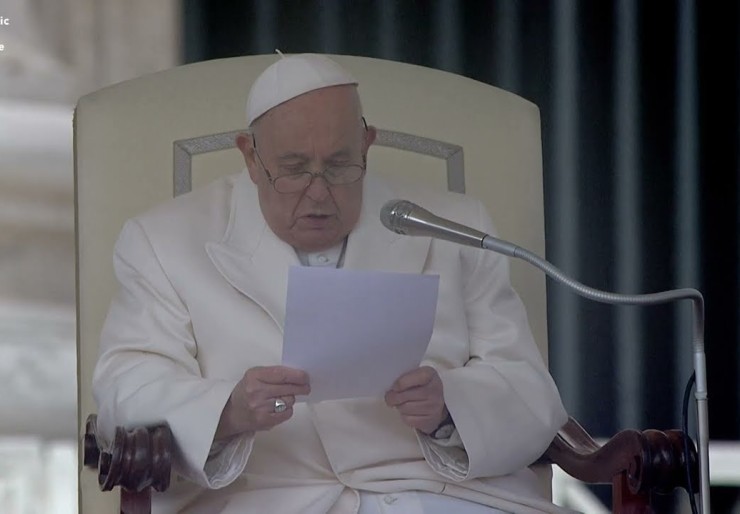 Pope: Pray for an end to madness of war