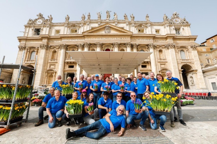 Volunteers who arranged Easter flower display at Vatican