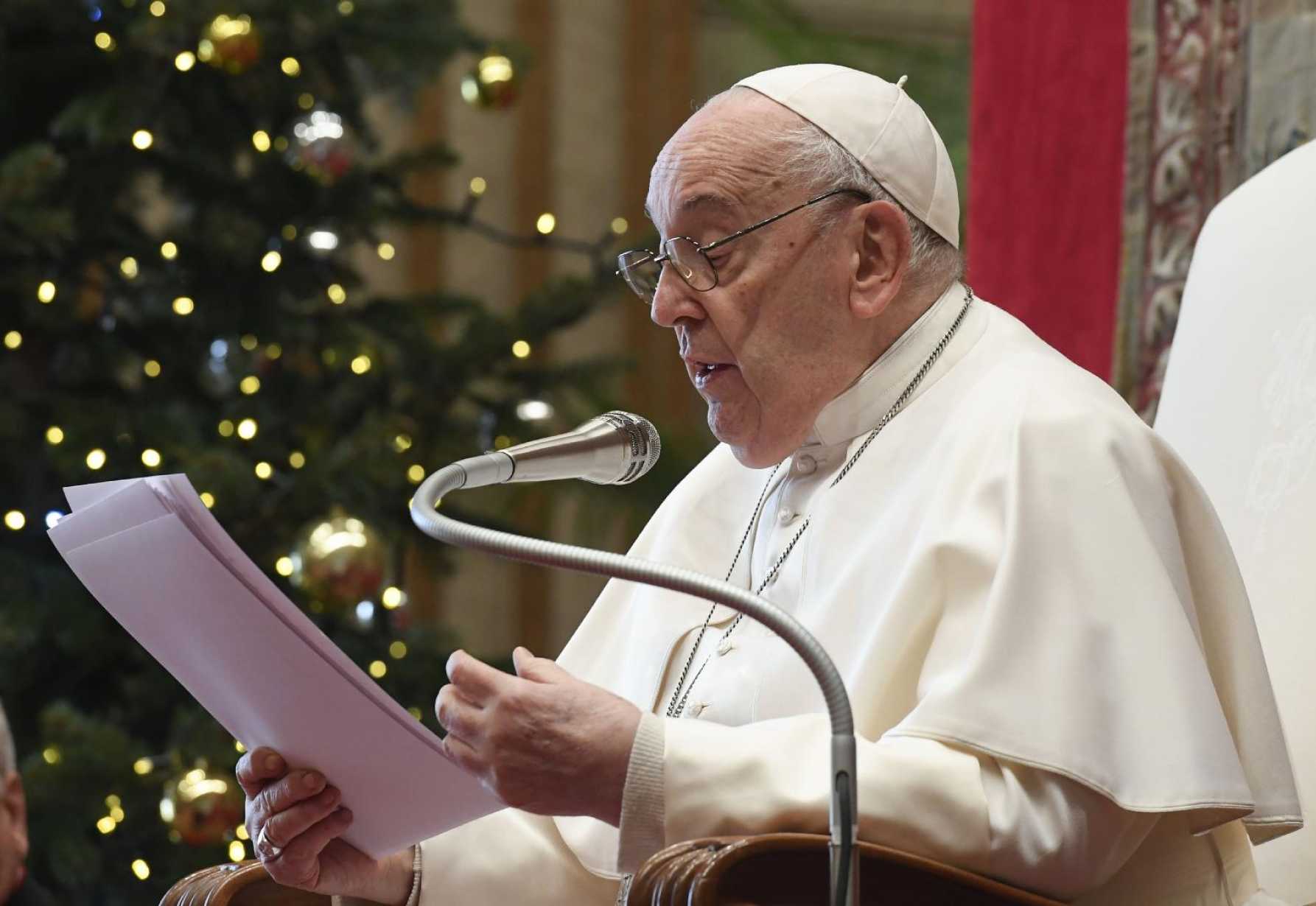 Listening: It's not a fast-paced game of ping pong, pope tells Curia